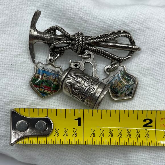 Vintage Austrian Travel Pin With Charms Salzburg Hellbrunn Beer Stein Jewelry - Picture 3 of 6